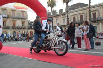 2° Giro Motociclistico di Sicilia, a Giarre la “Sfilata di eleganza in abiti d’epoca”