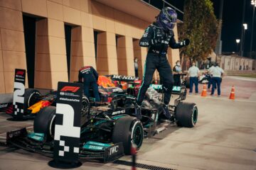 Gp del Bahrain, Hamilton vince davanti ad un super Verstappen