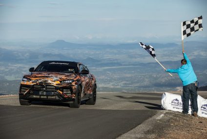 Simone Faggioli e Lamborghini Urus, è record Suv alla Pikes Peak