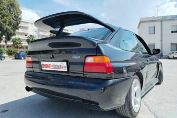 Ford Escort RS Cosworth: al volante della “macchina del tempo” che ci riporta agli anni ’90