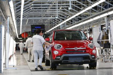 Mercato auto: l’Italia vende di più, produce sempre meno e ora dipende dalla Cina